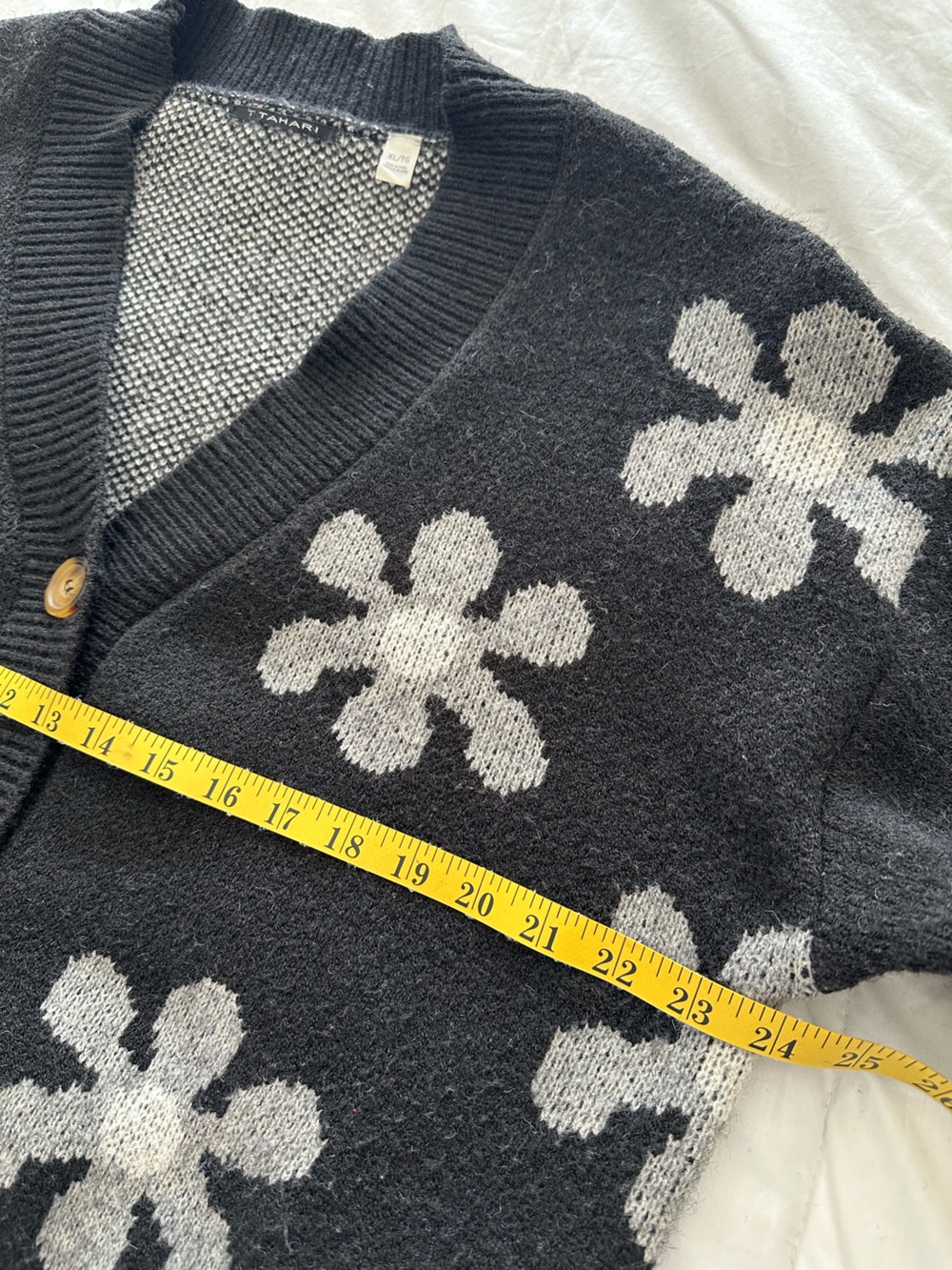 T Tahari Black Cardigan with Light Gray Floral Motif, size XL - Picture 8 of 12
